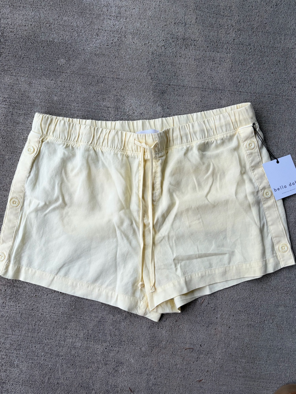 Bella Dahl button side shorts soft butter yellow NWT LG